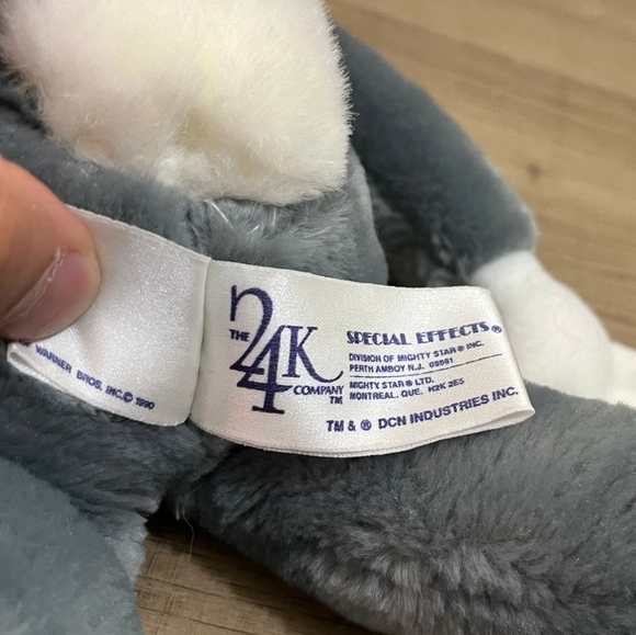 Vintage 1990 Bugs Bunny 50th Birthday Christmas Plush 24K Special Effects 20" - Picture 4 of 7